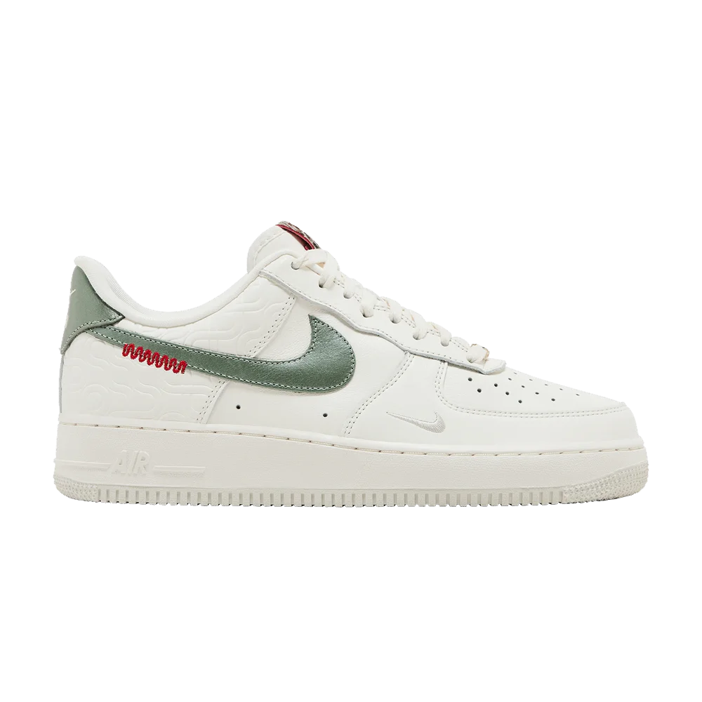 Krossovki-Nike-Air-Force-1-07-LE-Year-of-the-Snake