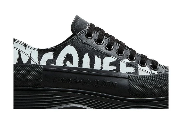 Krossovki-Alexander-McQueen-Tread-Slick-Lace-Up-Graffiti-Logo-Black-White-1