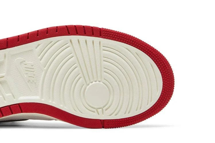 Кроссовки Wmns Air Jordan 1 High Zoom Comfort 'Chicago Bulls'