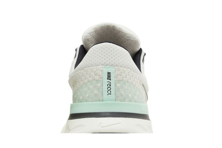 react-infinity-run-flyknit-3-phantom-black-mint-dh5392-004_06