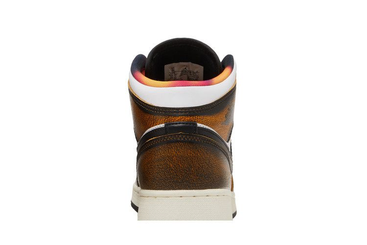 Кроссовки Air Jordan 1 Mid SE GS 'Wear-Away - Taxi'