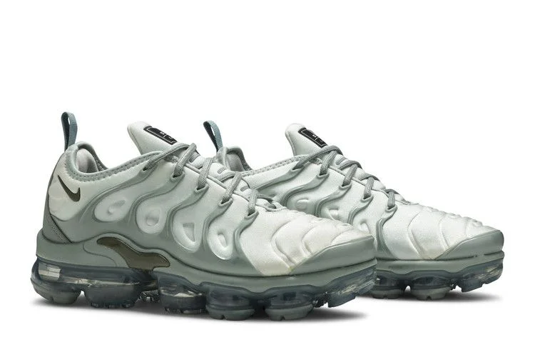 Krossovki-Nike-Wmns-Air-VaporMax-Plus-Light-Grey-7