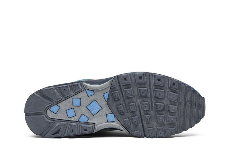 air-classic-bw-st-stash-307253-401_03
