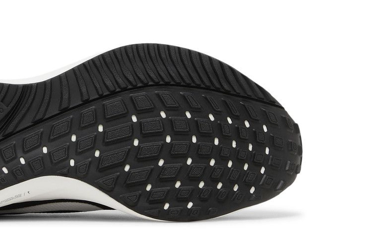 Кроссовки Nike Air Zoom Vomero 16 'Black White'