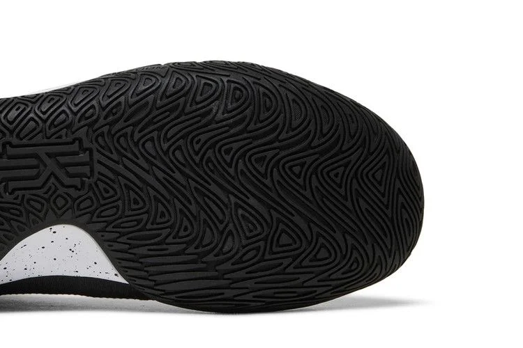 Кроссовки Nike Kyrie Flytrap 4 EP 'Black White'