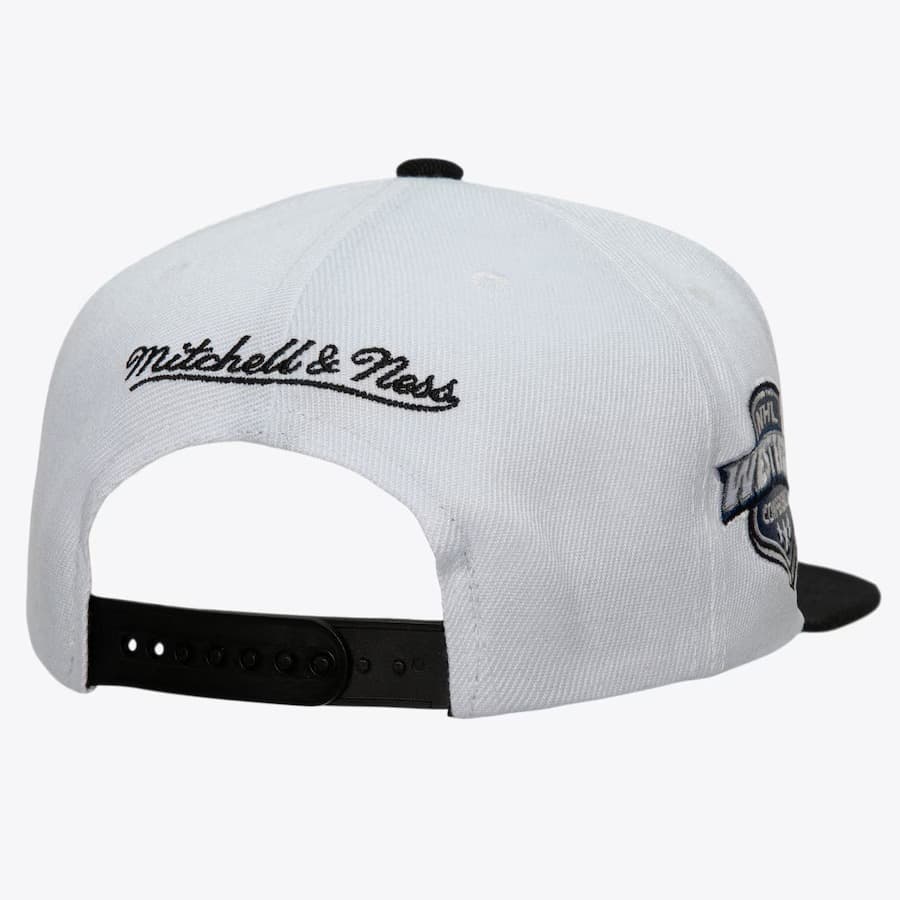 Бейсболка Mitchell & Ness White Anaheim Ducks Toss Up Snapback Hat