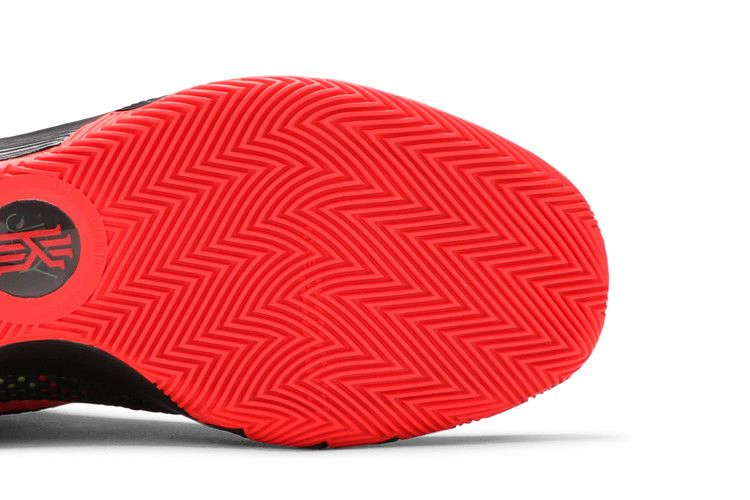 kyrie-1-dream-705277-016_04