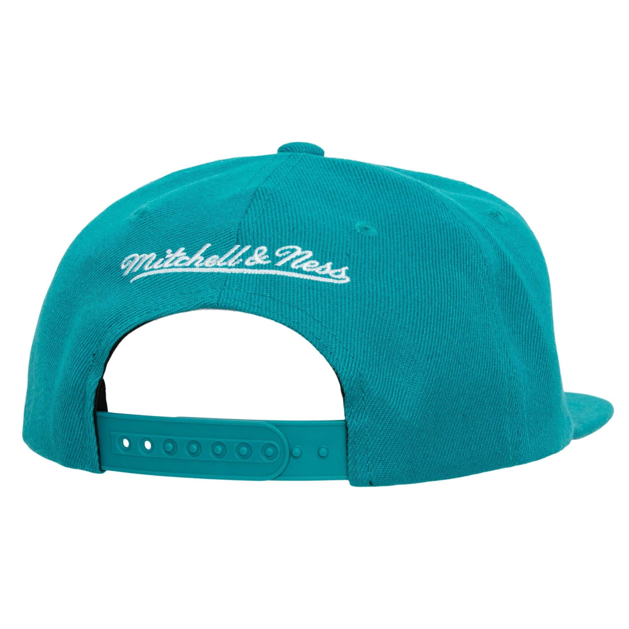 Mitchell-Ness-Dead-Remix-Deadstock-Snapback-HWC-Charlotte-Hornets-Hat-1