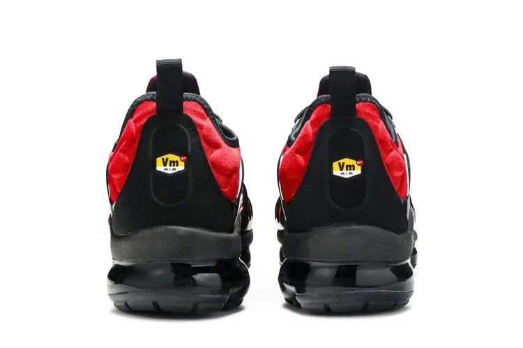 Кроссовки Nike Air VaporMax Plus 'University Red'