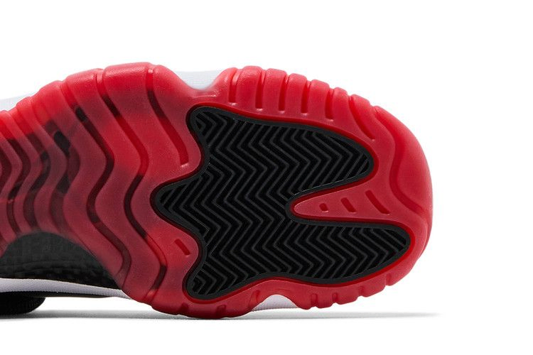 air-jordan-11-retro-low-gs-bred-2025-fv5121-006_04