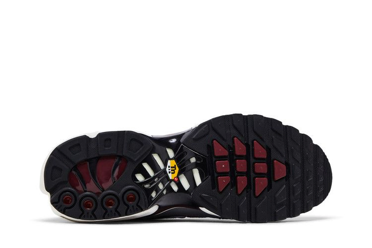 air-max-plus-team-red-cool-grey-dq3983-600_03