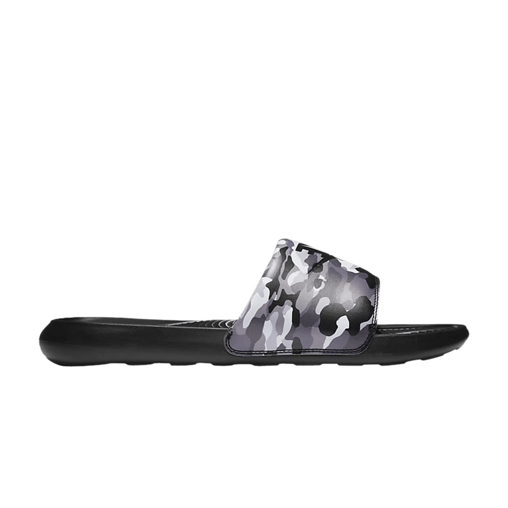 victori-one-printed-slide-camo-black-grey-cn9678-001