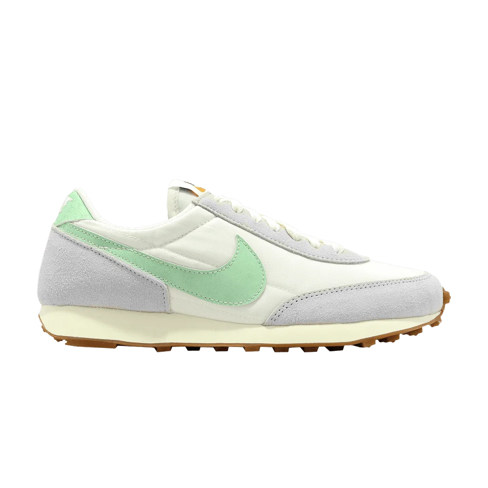 Krossovki-Nike-Wmns-DBreak-SE-Sail-Enamel-Green