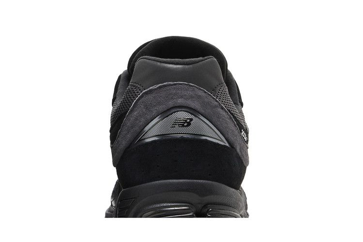 Кроссовки New Balance 2002R 'Black Magnet'
