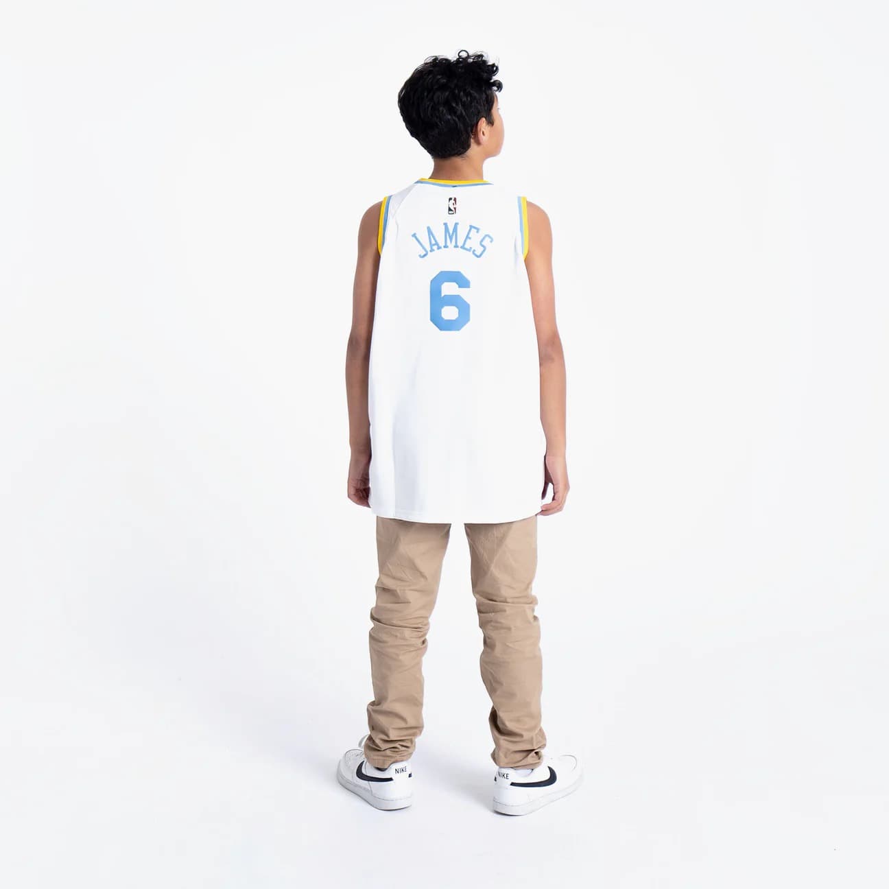 Баскетбольная джерси 2022-23 Los Angeles Lakers LeBron James #23 Youth Swingman Classic Edition White Jersey