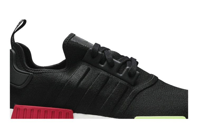nmd_r1-black-pink-solar-ee5100_01