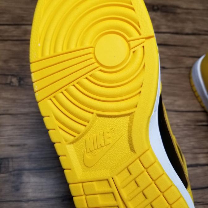 Nike-Dunk-High-SP-Iowa-Varsity-Maize-2020-17