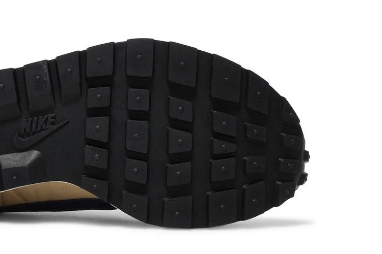 Krossovki-sacai-x-Nike-VaporWaffle-Sesame-Blue-Void-4