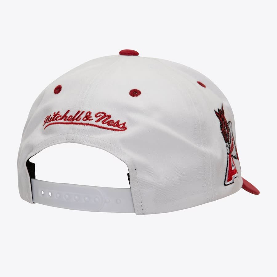 Бейсболка Mitchell & Ness White Arkansas Razorbacks Vault Collection Tail Sweep Pro Snapback Hat