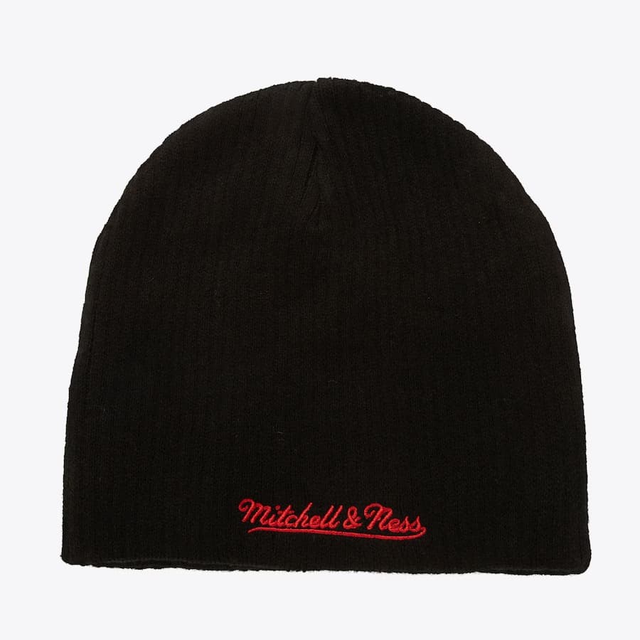 Mitchell-Ness-Black-Chicago-Bulls-Hardwood-Classics-Varsity-Patch-Knit-Beanie-1