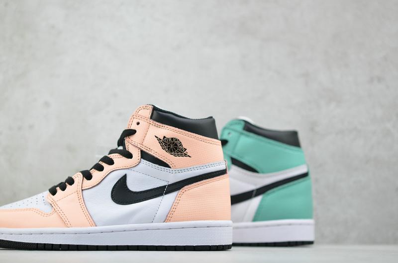 Кроссовки Wmns Air Jordan 1 Retro High Multi Color
