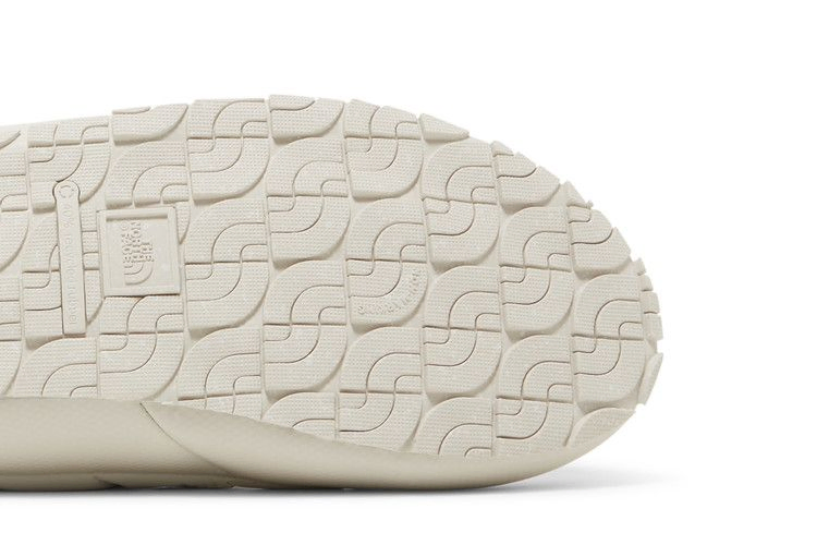 kaws-x-thermoball-traction-mule-vs-moonlight-ivory-orange-nf0a7w6i-746_04