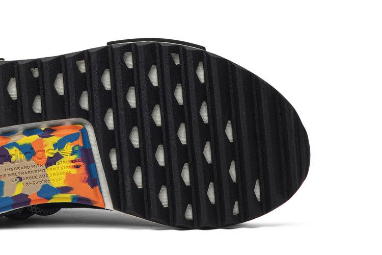 pharrell-x-nmd-human-race-trail-friends-and-family-cp9596_04