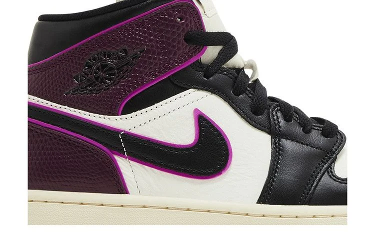 Кроссовки Wmns Air Jordan 1 Mid SE 'Bordeaux'