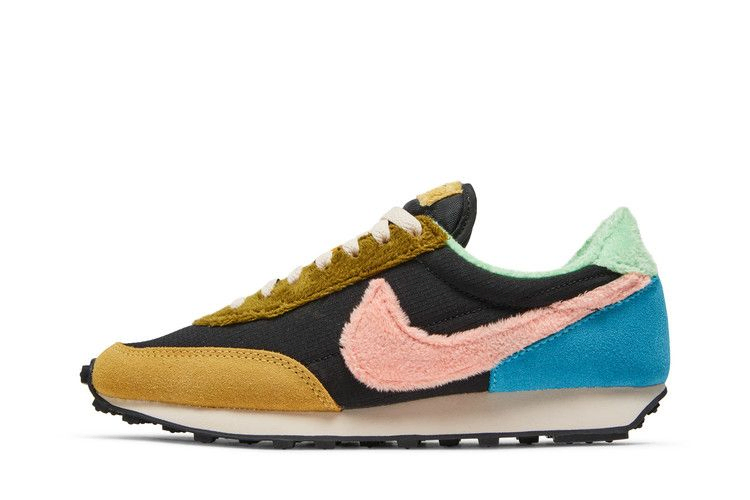 wmns-daybreak-fur-pack-guava-ice-atomic-pink-dc3275-064_02