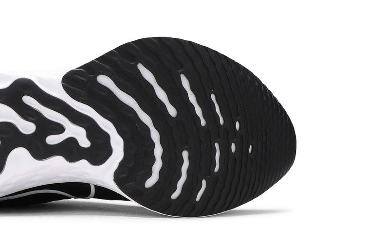 react-infinity-run-flyknit-2-black-ct2357-002_04