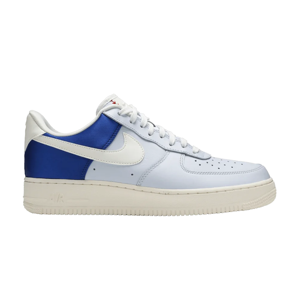 Krossovki-Nike-Air-Force-1-07-QS-City-Pride-Toronto