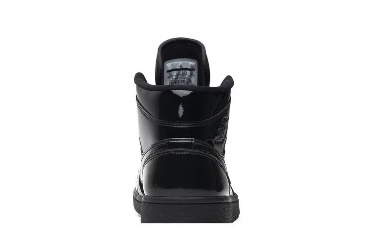 Кроссовки Wmns Air Jordan 1 Mid Patent SE 'Triple Black'