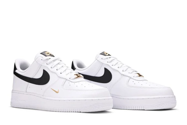 Krossovki-Nike-Wmns-Air-Force-1-07-Essential-White-Black-7