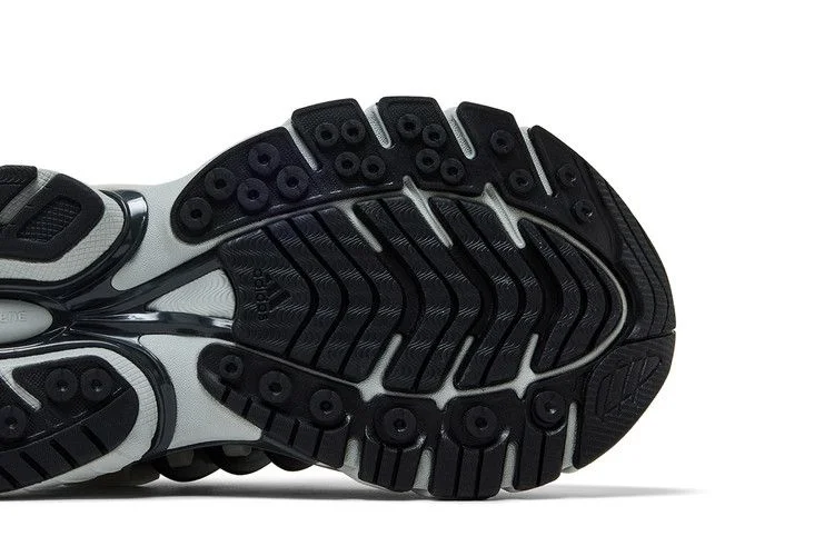 Krossovki-Pharrell-x-VIRGINIA-x-adidas-Adistar-Jellyfish-Solid-Grey-Black-4