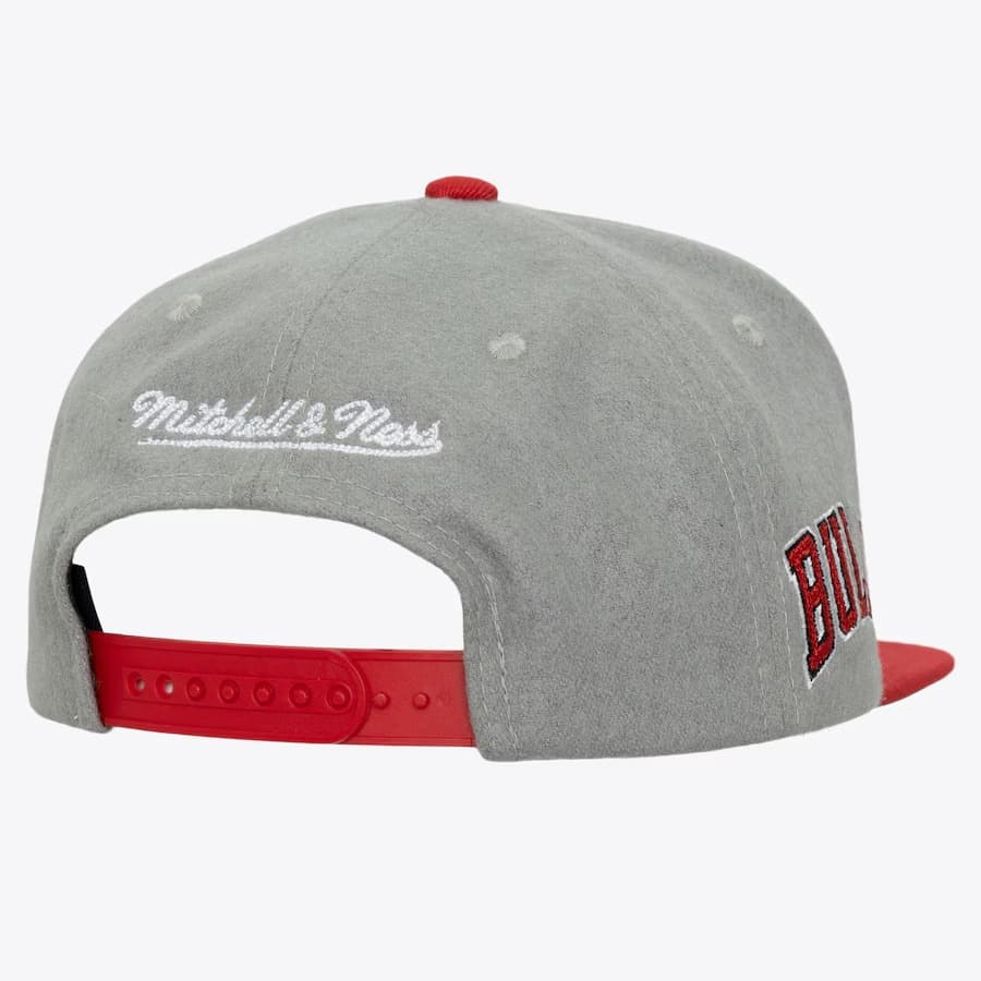 Бейсболка Mitchell & Ness Gray Red Chicago Bulls Melt Stitch Snapback Hat