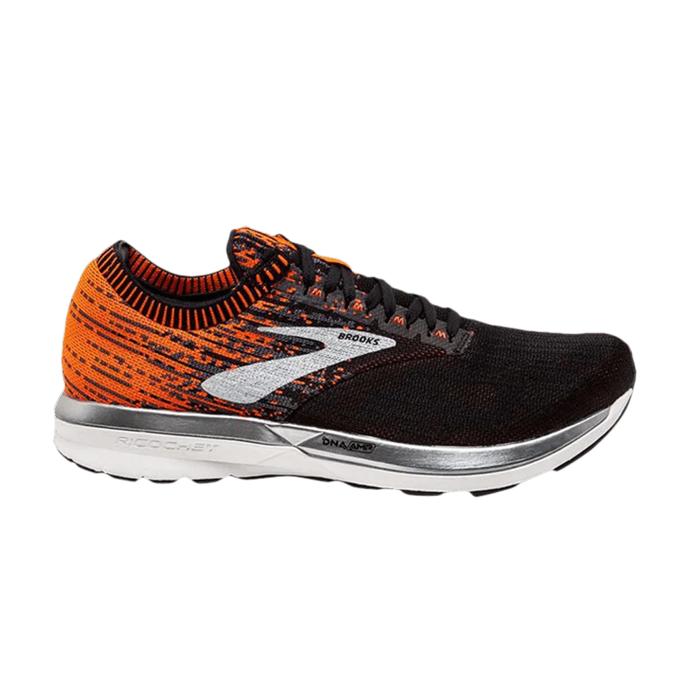 Krossovki-Brooks-Ricochet-Black-Orange