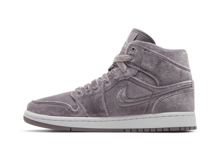 Кроссовки Wmns Air Jordan 1 Mid 'Purple Velvet'