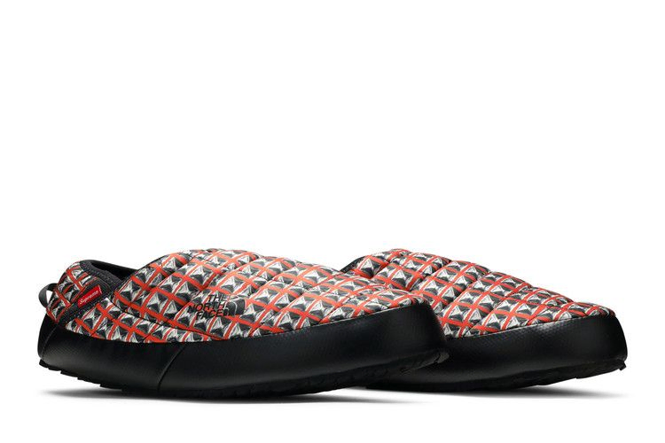 supreme-x-traction-mule-red-studded-print-supreme-tnf-mule-red-stud_07
