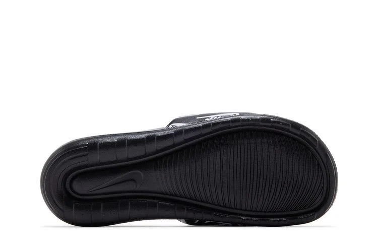 Nike-Victori-One-Slide-Repeat-Logo-Black-White-3