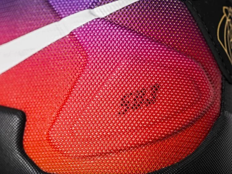 Krossovki-Nike-LeBron-13-GS-Doernbecher-6