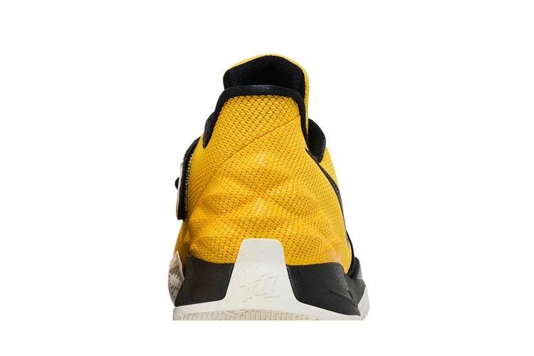 Кроссовки Nike Kyrie Low 'Amarillo'