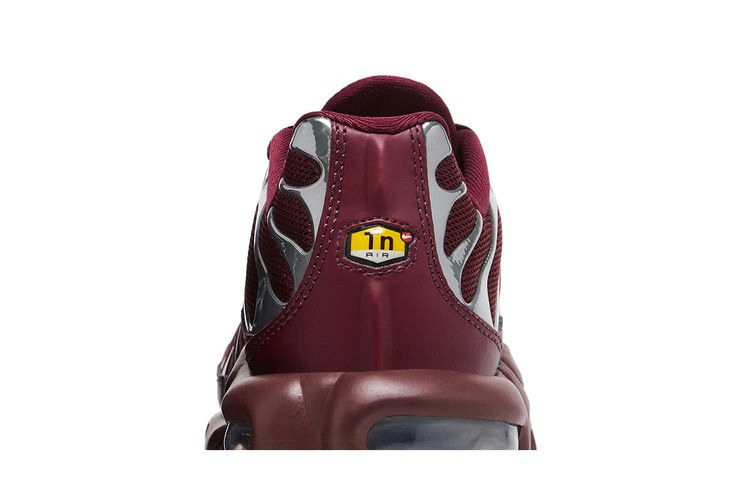 Кроссовки Nike Women's Air Max Plus SE 'Night Maroon Chrome Silver'