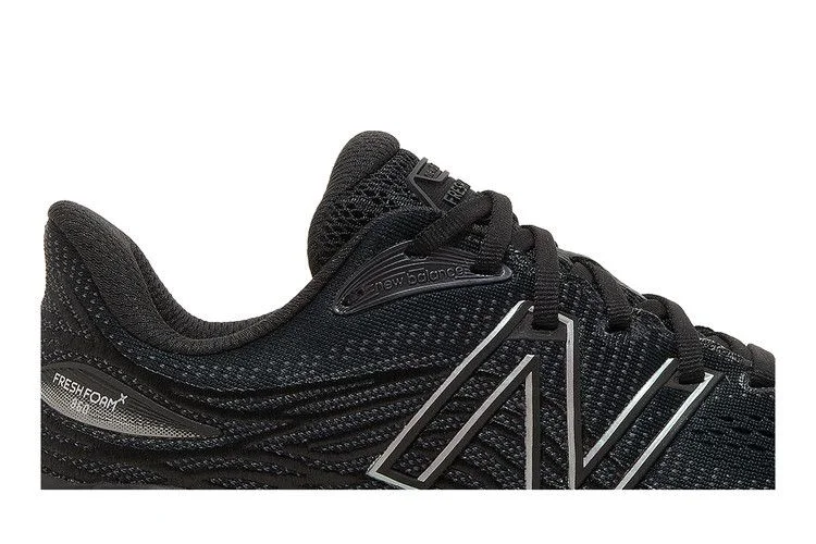 Krossovki-New-Balance-Wmns-Fresh-Foam-X-860v12-Black-White-1