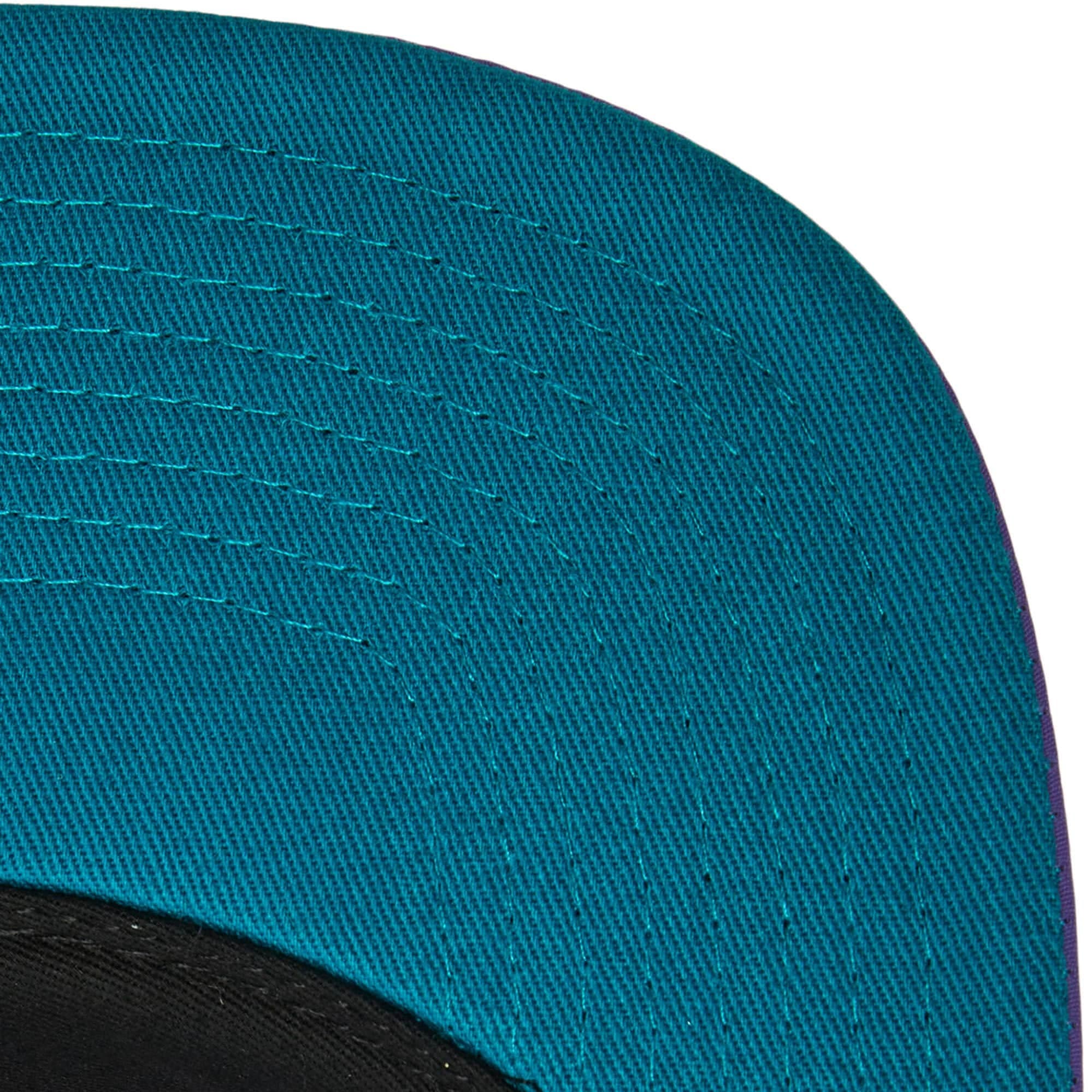 Mitchell-Ness-Nylon-Szn-Deadstock-Snapback-HWC-Charlotte-Hornets-Hat-3