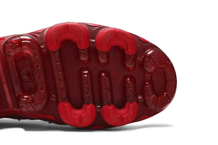 Krossovki-Nike-Air-VaporMax-Plus-Triple-Red-4