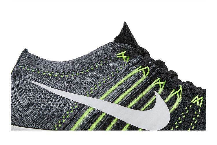 flyknit-zoom-streak-835994-001_01