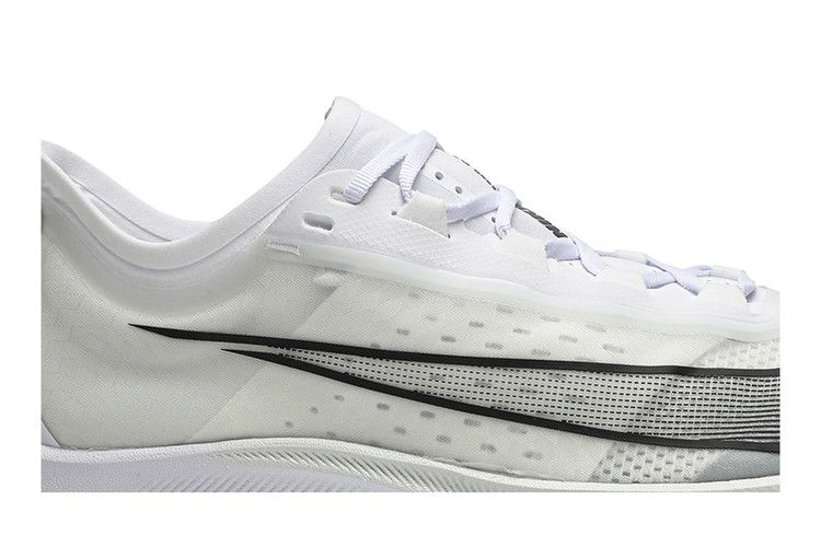zoom-fly-3-white-at8240-100_01