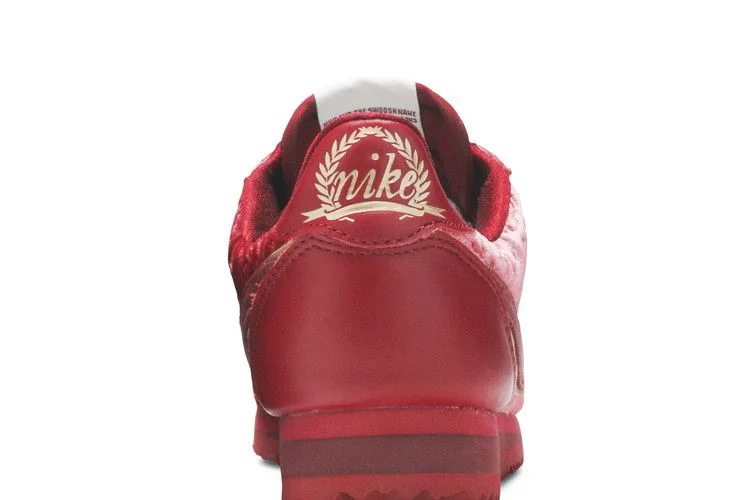 Krossovki-Nike-Wmns-Classic-Cortez-SE-Velvet-Red-Crush-6