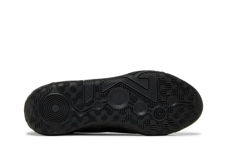 pg-6-tb-triple-black-dx6654-001_03