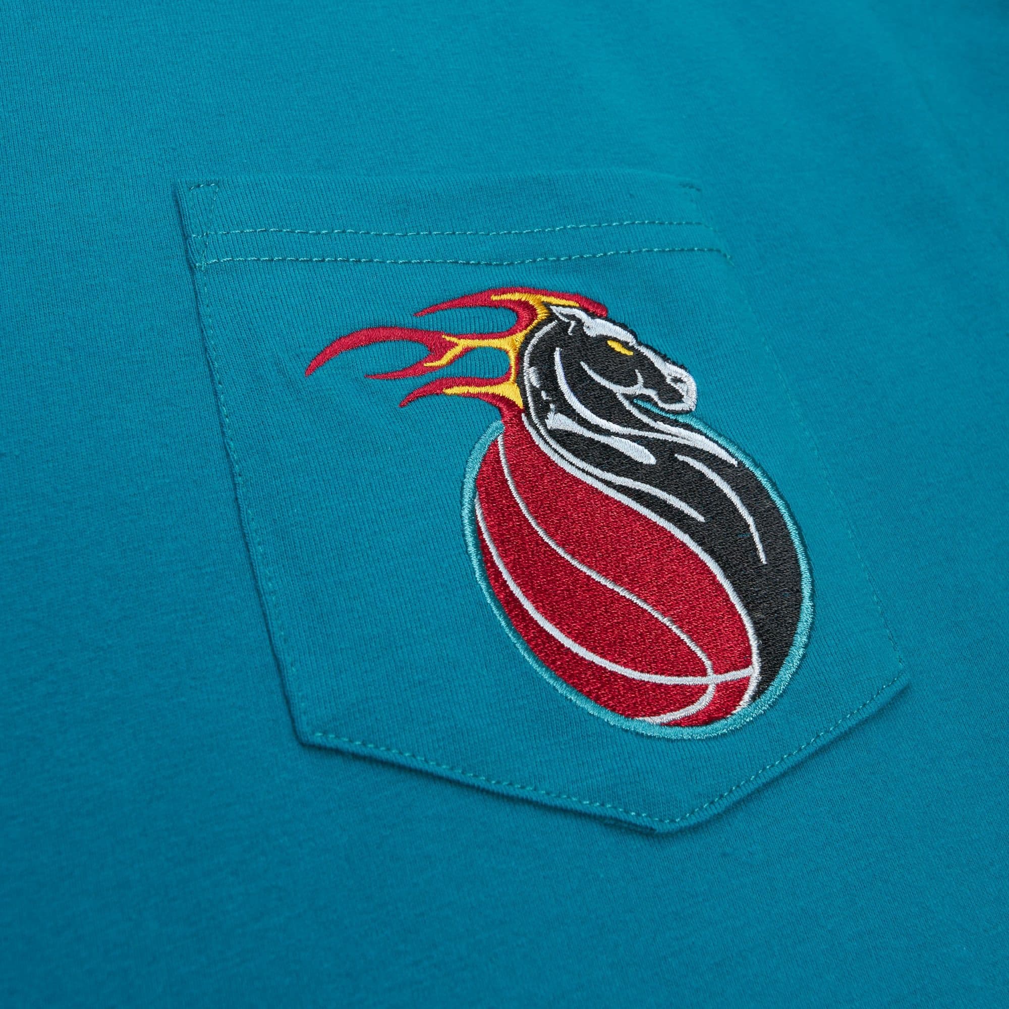 Mitchell-Ness-Premium-Pocket-Detroit-Pistons-T-Shirt-2